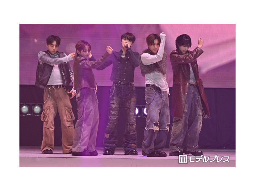 STARGLOW（C）モデルプレス