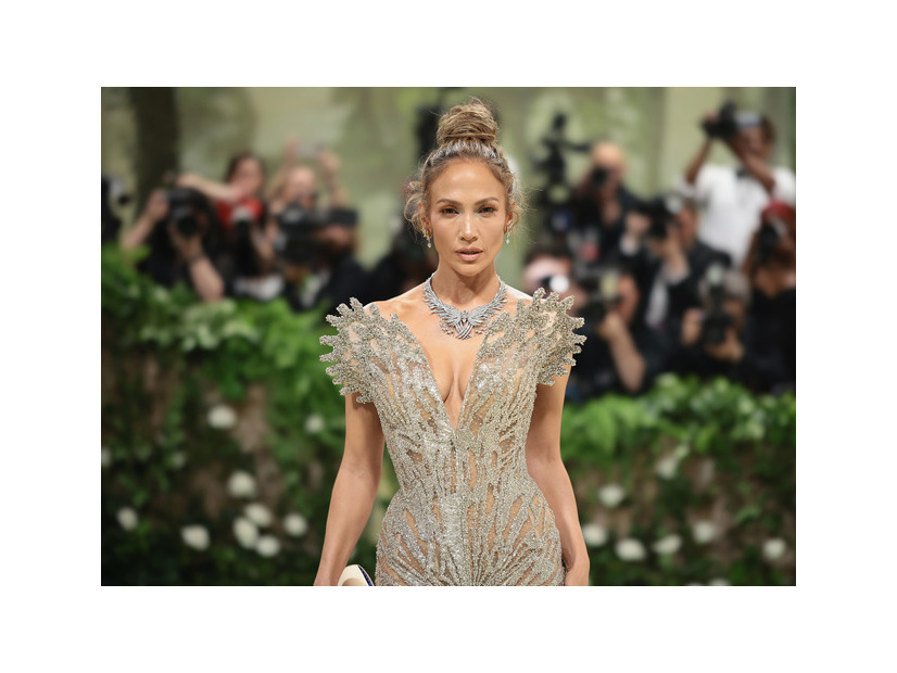 ジェニファー・ロペス Photo by Dimitrios Kambouris/Getty Images for The Met Museum/Vogue)