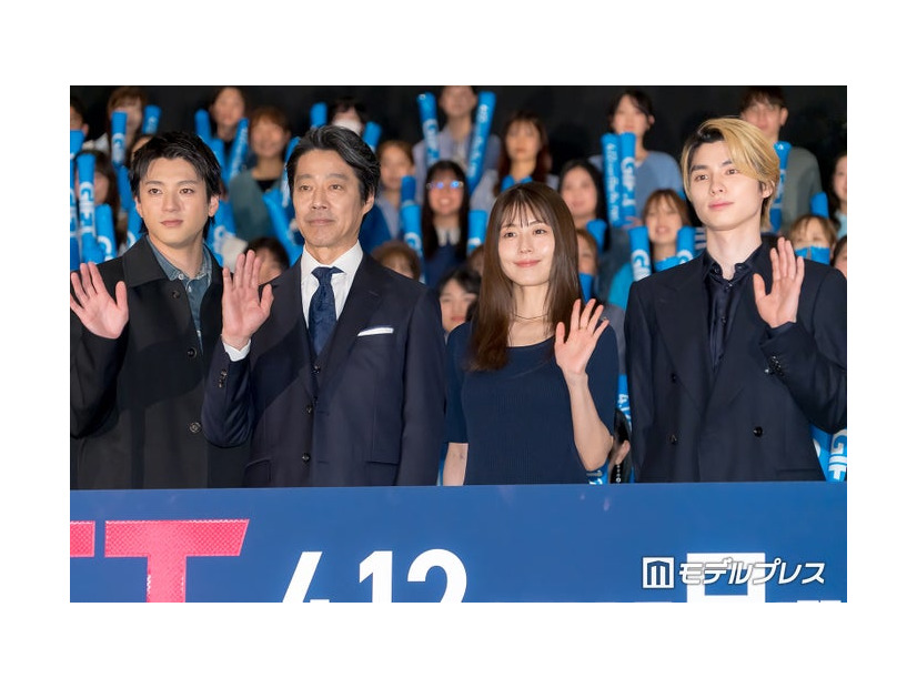 （左から）「ＧＩＦＴ」第1話プレミア試写＆スペシャル舞台挨拶に出席した山田裕貴、堤真一、有村架純、本田響矢（C）モデルプレス