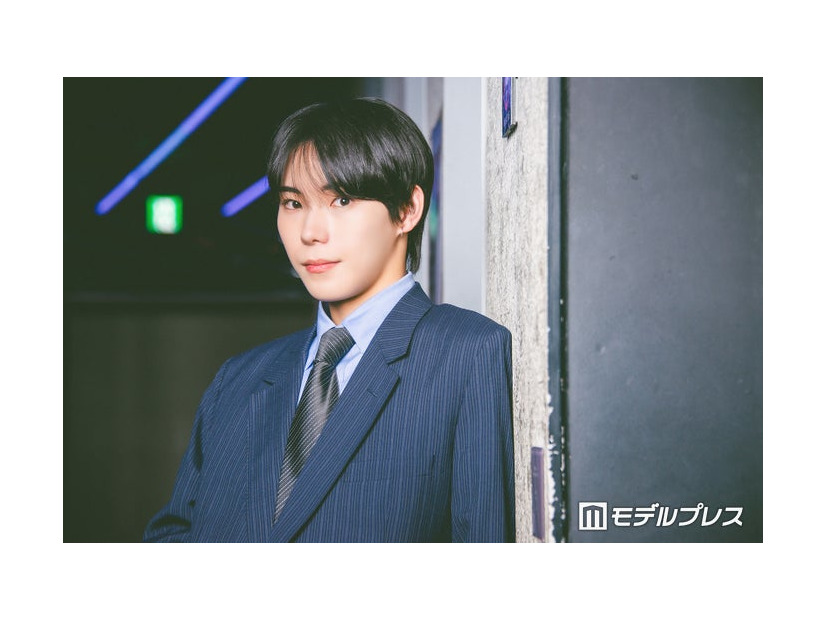 モデルプレスのインタビューに応じた水澤諒哉さん（C）モデルプレス