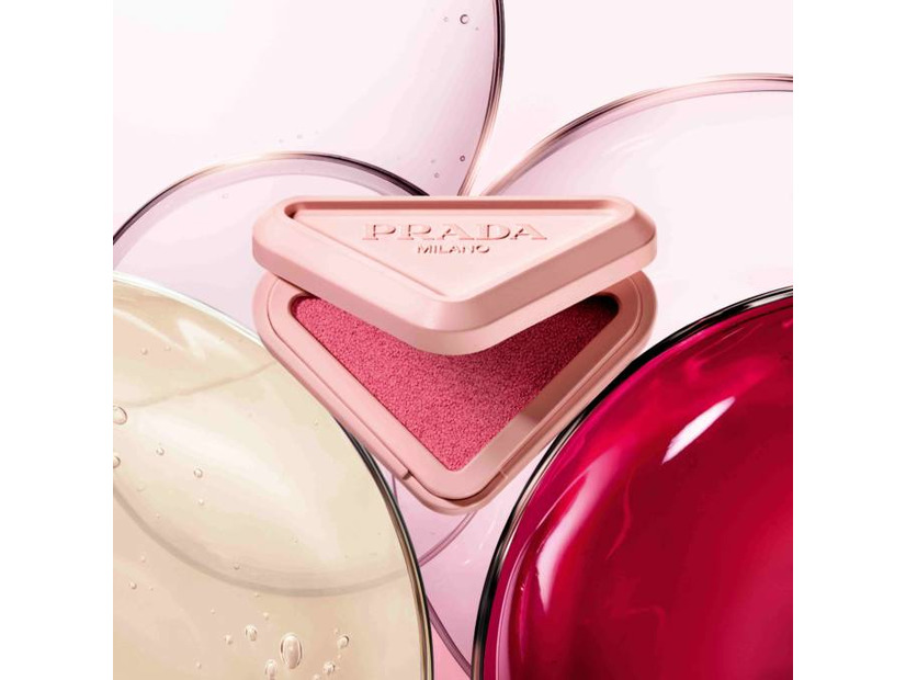 プラダ ビューティ、透ける血色感を叶える新チーク「プラダ タッチ」登場