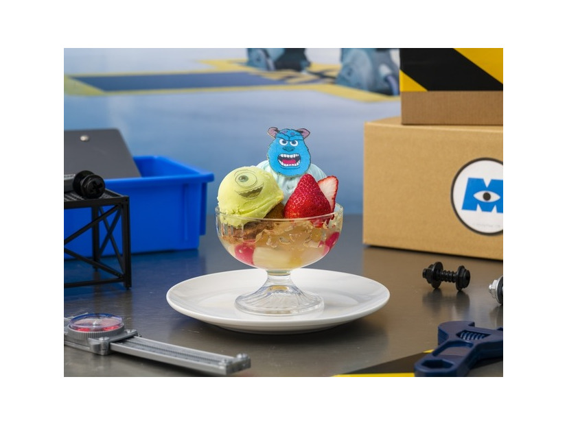 ＜サリー＆マイク＞相棒パフェ　　税込1,390円「モンスターズ・インク」OH MY CAFE(C)Disney/Pixar