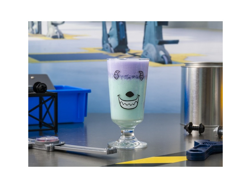 ＜サリー＞ブルースムージー　　税込1,190円「モンスターズ・インク」OH MY CAFE(C)Disney/Pixar
