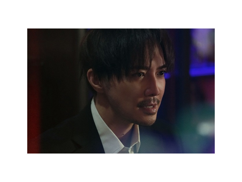 『藁にもすがる獣たち』©曽根圭介／講談社　©2026「藁にもすがる獣たち」製作委員会