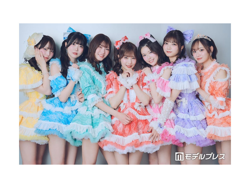 モデルプレスのインタビューに応じたfav me（左から）瀬乃まりん、小野寺梓、丸山蘭奈、澪川舞香、中本こまり、阿部かれん、川岸瑠那（C）モデルプレス