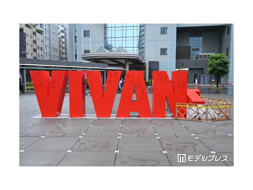 「VIVANT」モニュメント（C）モデルプレス