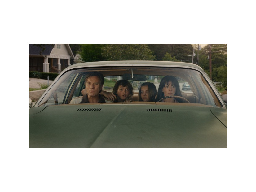 『オークストリートの異変』(C)2025 Warner Bros. Ent. All Rights Reserved