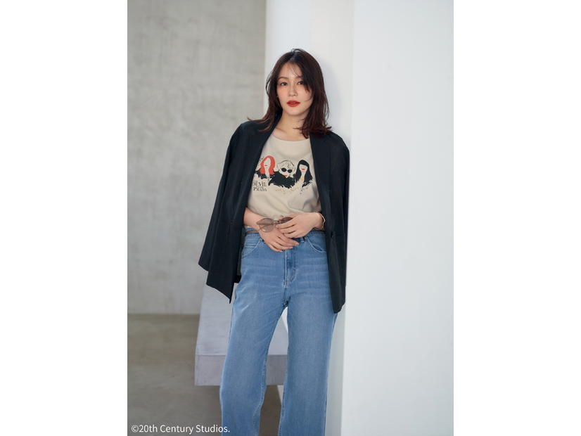 Cardigan ¥16,500『プラダを着た悪魔』Stola.別注Tシャツ© 2025 20th Century Studios.