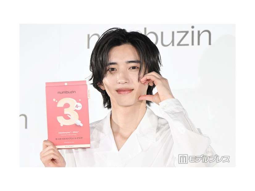 ライブではファンに肌の毛穴まで見られている道枝駿佑（C）モデルプレス