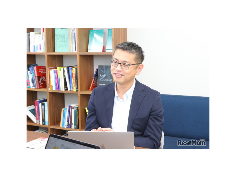 ロボット工学を専門とする英国ケンブリッジ大学　飯田史也教授