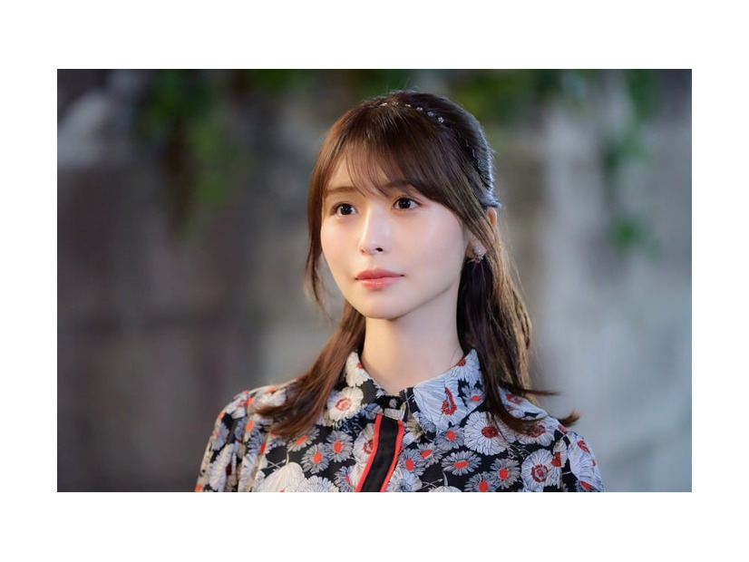 長濱ねる「10回切って倒れない木はない」第6話（C）日本テレビ