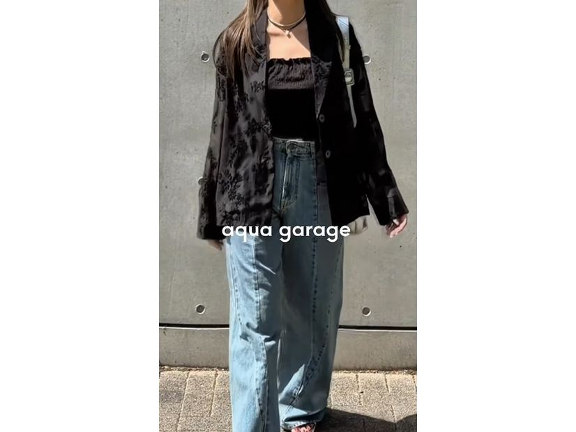 【ワイドデニム】で脚長見せ。花柄刺繍のシアージャケットを羽織る、甘さを抑えた旬のハンサムカジュアル【40代の毎日コーデ】