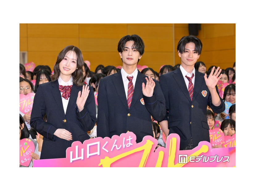 （左から）「山口くんはワルくない」転校生サプライズイベントに出席した高橋ひかる、高橋恭平、岩瀬洋志（C）モデルプレス