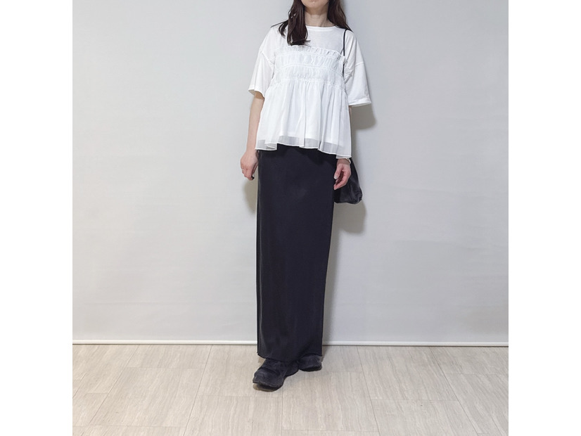 低身長さんでもバランス美人！白のドッキングＴシャツで作るモノトーンスタイル【40代の毎日コーデ】