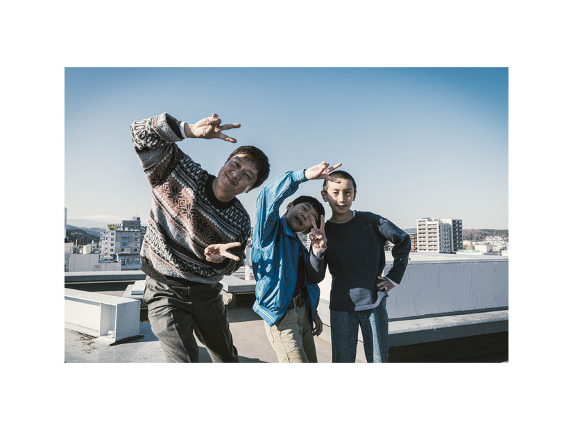 『名無し』（C）佐藤二朗 永田諒 ／ ヒーローズ（C）2026 映画「名無し」製作委員会