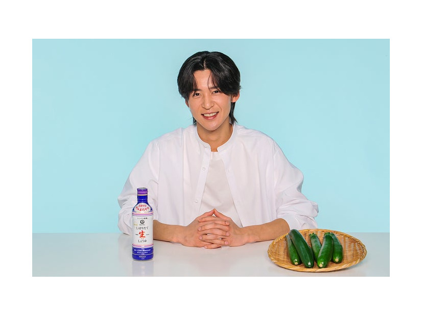 目黒蓮／キッコーマン「いつでも新鮮 しぼりたて生しょうゆ）」新レシピ動画オフショット（提供写真）