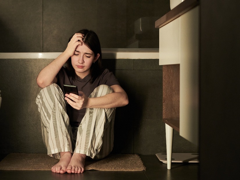 いつも「心が疲れる」「自分までつらくなる」のはなぜ？実は、「スマホ設定」を変えるだけで軽減できる！あと１つ、効果的なこととは？【精神科医が教える、負のループから抜け出す方法】