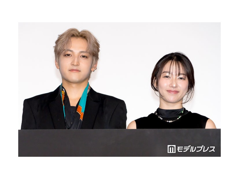 映画「死神バーバー」完成披露試写会に出席した日穏、桜井日奈子（C）モデルプレス