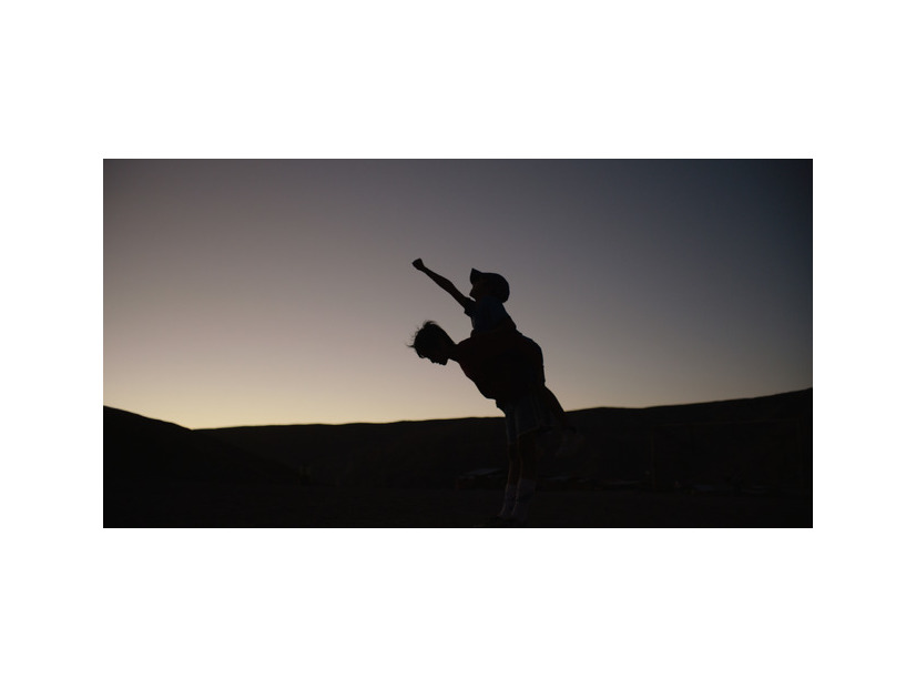 『砂漠の星』（Desert Lights、2021年、18分56秒）
