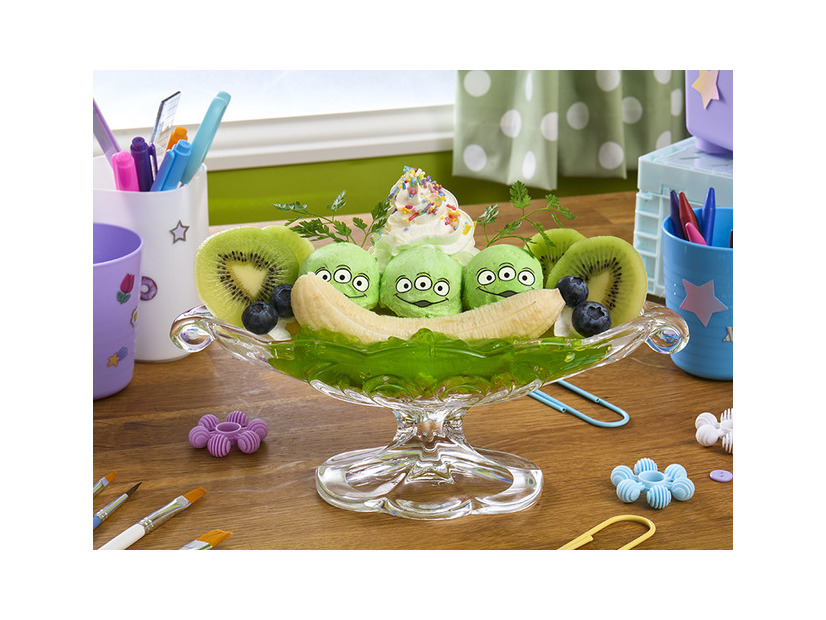 ＜エイリアン＞グリーンバナナスプリット© Disney/Pixar