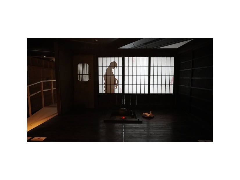 何かがいる「ホラーにふれる展 －映画美術の世界－」