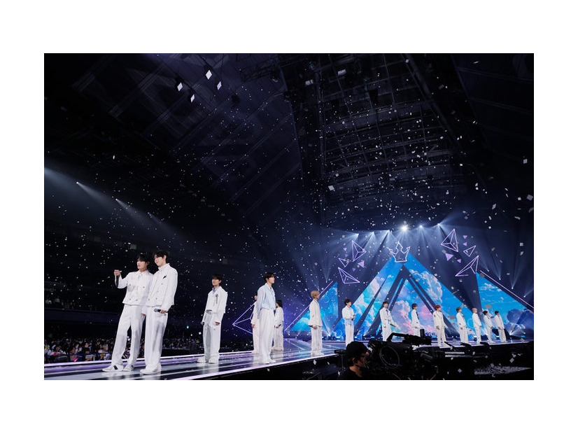 「Run Again」パフォーマンスの様子（C）PRODUCE 101 JAPAN 新世界