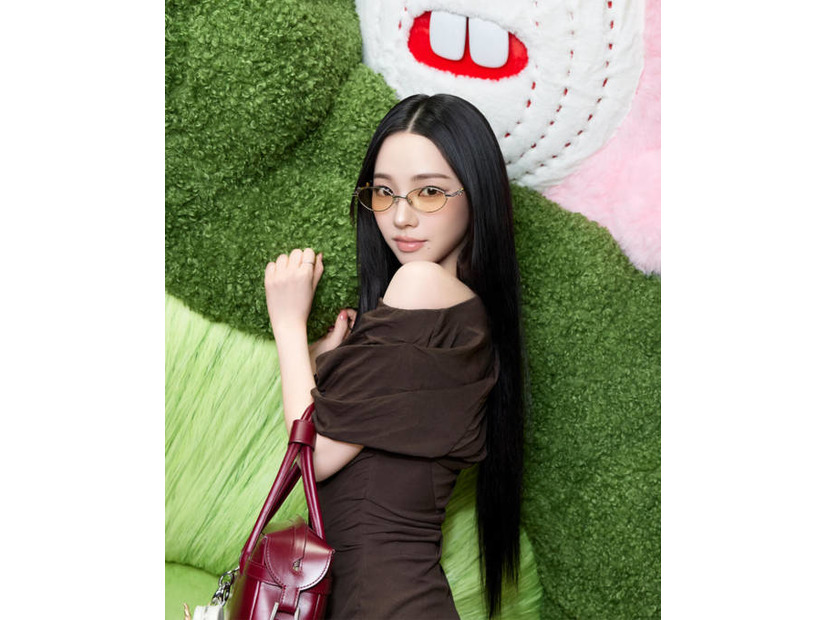 aespaカリナ、「GENTLE MONSTER」新作コレクションのソウルポップアップを訪問。ファッション分野でも存在感