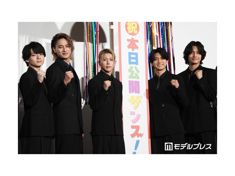 映画公開に喜びを語った（左から）西村拓哉、Aぇ! group（小島健、末澤誠也、正門良規、佐野晶哉）（C）モデルプレス