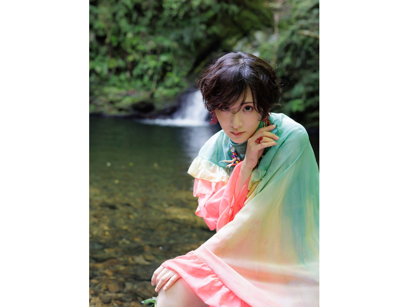 生駒里奈写真集「ルリカケス」先行カット（C）CRG／WANIBOOKS／Yuki AOYAMA