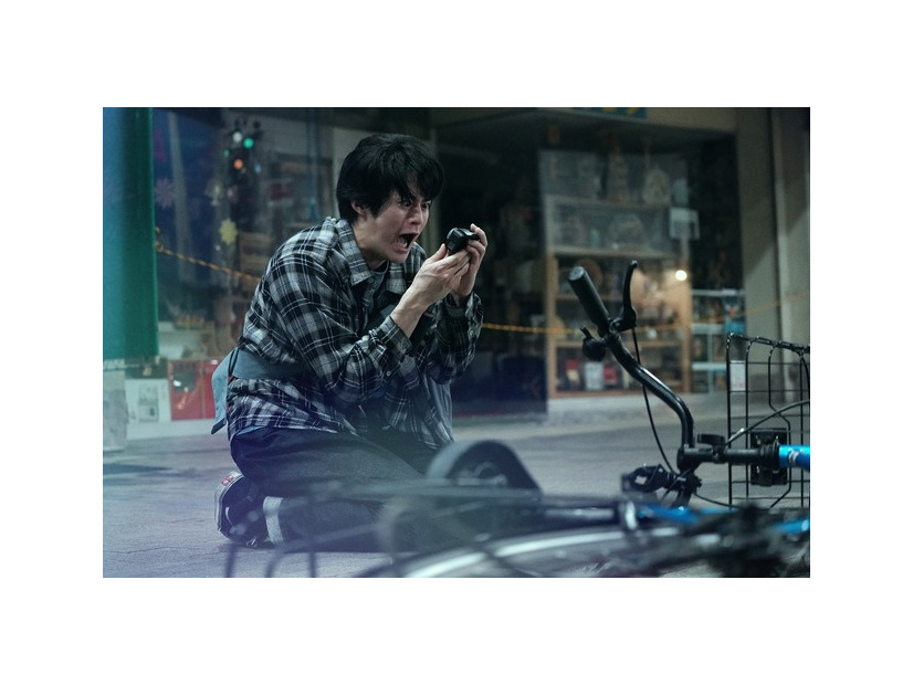 『藁にもすがる獣たち』©曽根圭介/講談社 ©2026「藁にもすがる獣たち」製作委員会