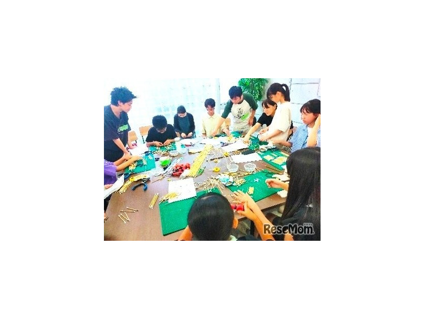2025年度 夏休み科学教室での実験のようす