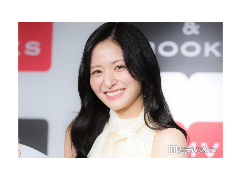 1st写真集『好きのグラデーション』発売記念フォトセッション＆質疑応答に出席した金川紗耶（C）モデルプレス