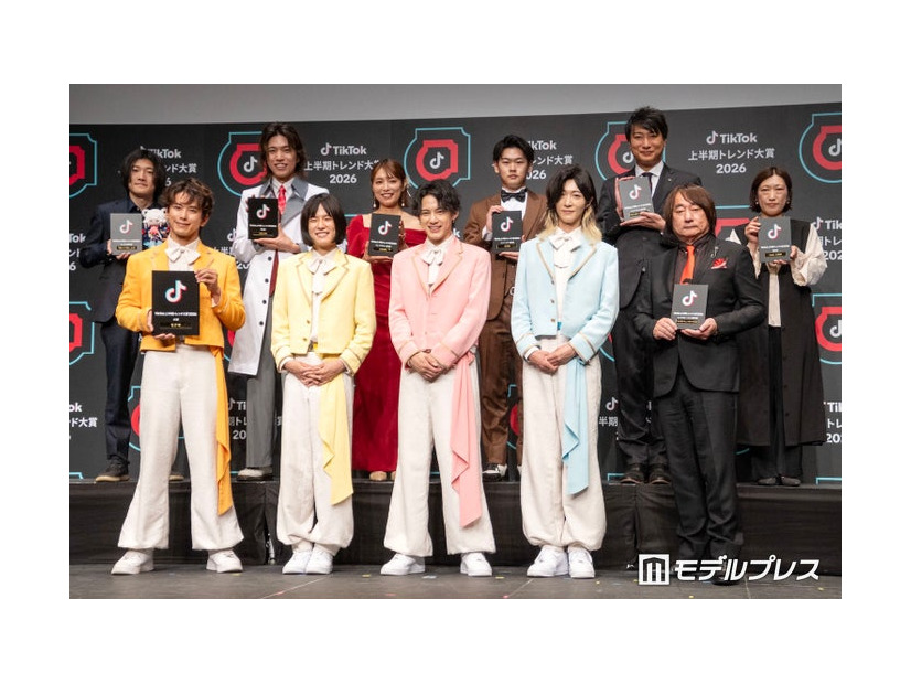 （後列左より）『超かぐや姫！』公式／株式会社ツインエンジン プロデューサー長坂健司氏、市岡元気、神社あゆ、豆腐屋、株式会社松屋フーズホールディングス 戦略事業部 外販グループマネージャー・神田圭氏、【公式】広島県／広島県広報課長・清水沙綾香氏 （前列左より）じん、ケンケン、サカイJr.、おヨネ、「夜の踊り子」／株式会社ヒップランドミュージックコーポレーション 代表取締役社長 野村達矢氏（C）モデルプレス