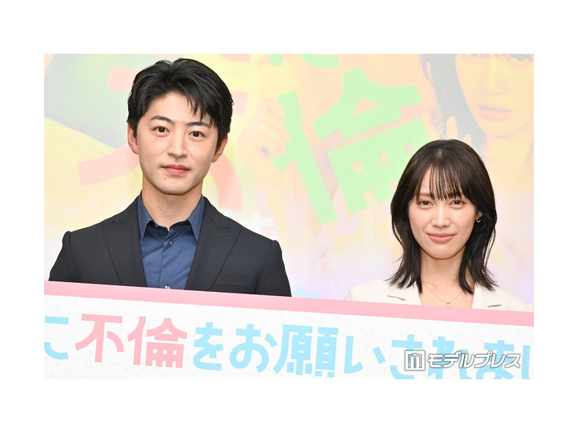 「夫に不倫をお願いされました」記者会見に登場した佐野玲於、中村ゆりか（C）モデルプレス