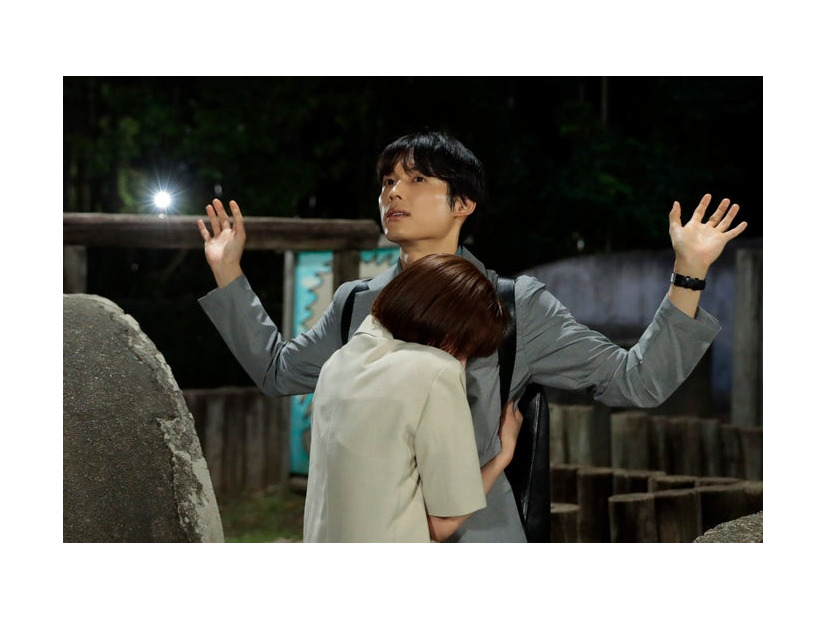 岡崎紗絵、松村北斗「告白－25年目の秘密－」第3話（C）日本テレビ