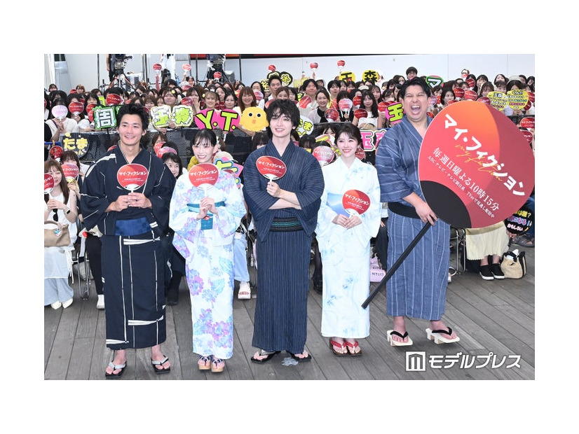 イベントに出席した（左から）野村周平、森川葵、玉森裕太、宮澤エマ、ジャンボたかお（C）モデルプレス