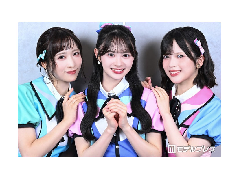 モデルプレスのインタビューに応じた小栗有以、伊藤百花、川村結衣（C）モデルプレス
