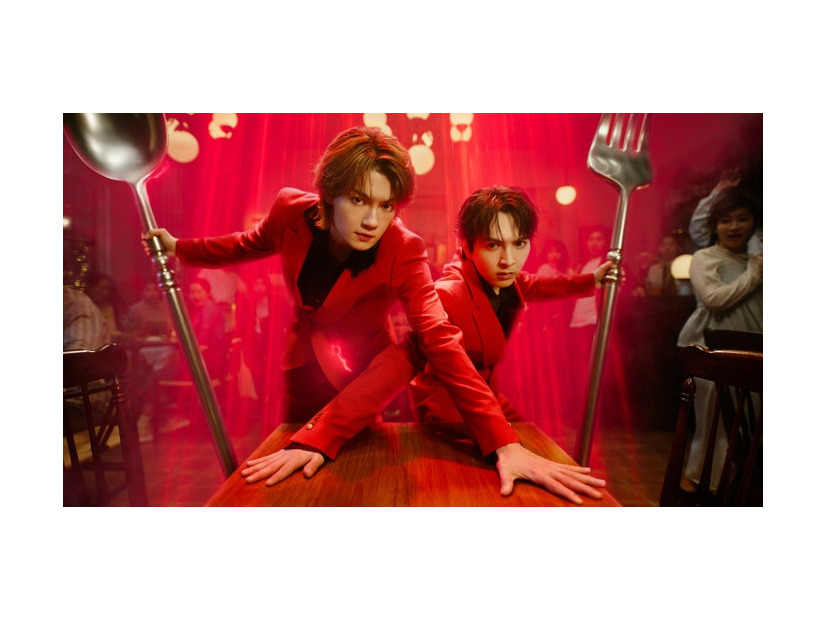 佐野勇斗、吉田仁人（C）「ホットペッパーグルメ」WebCM「席押さえ召喚」篇