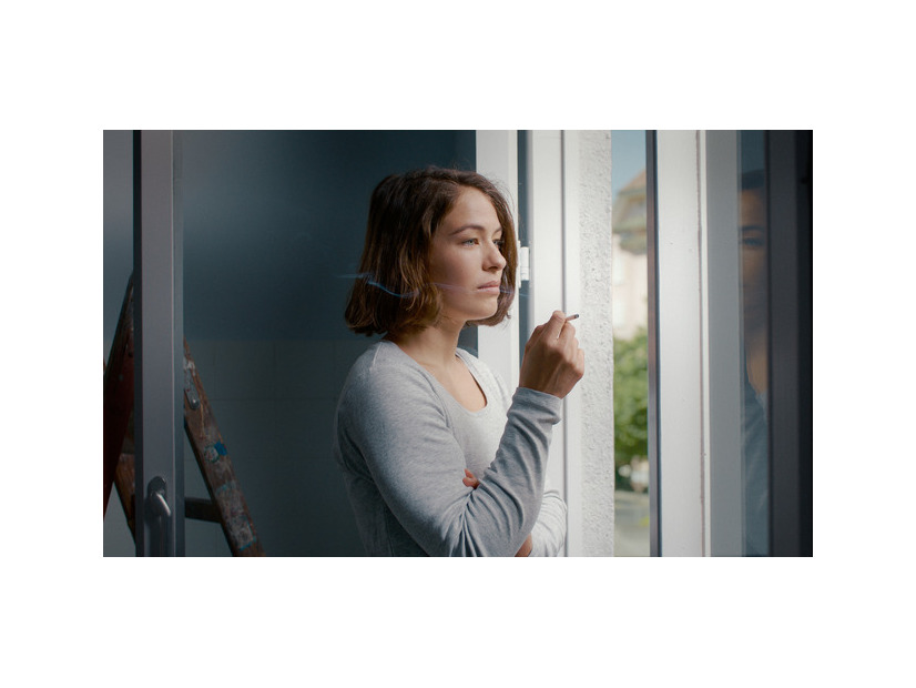 『ガール・アンド・スパイダー』© 2021 Beauvoir Films / Zürcher Film / SRF