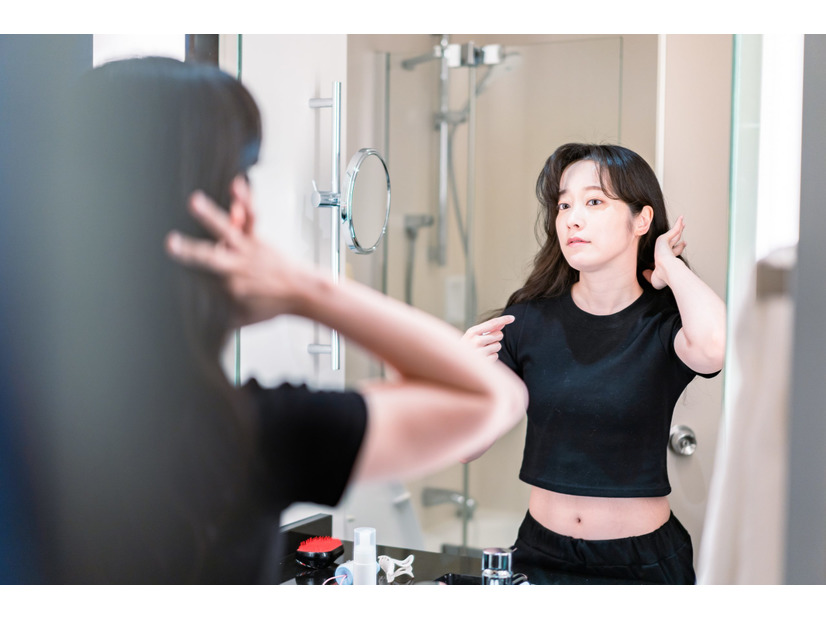 夏に大量発生! 40代が「すこぶるオバサンぽく見える」夏の危険ヘアアレンジ
