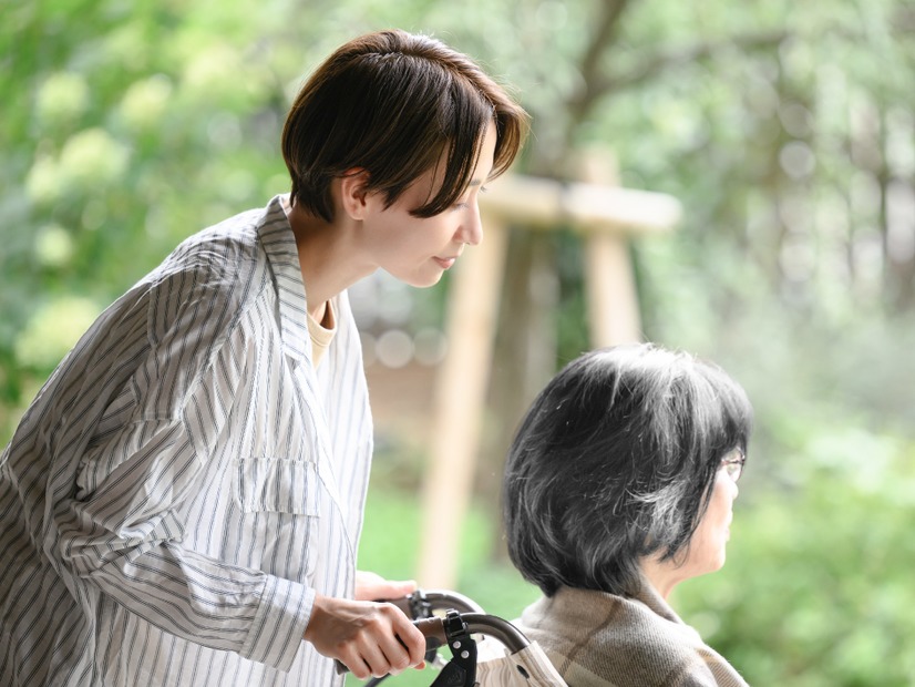 親の年金や貯蓄が少ない場合、施設はムリで自宅介護するしかないの!? 認知症になる前が重要！施設入所で失敗しないための準備