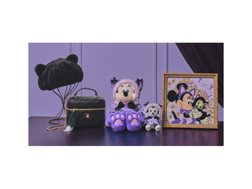 ベレー帽　4,500円/ ショルダーバッグ　5,900円/ ぬいぐるみ　4,400円/ ぬいぐるみキーチェーン　3,000円/ ミニタオル　1,800円