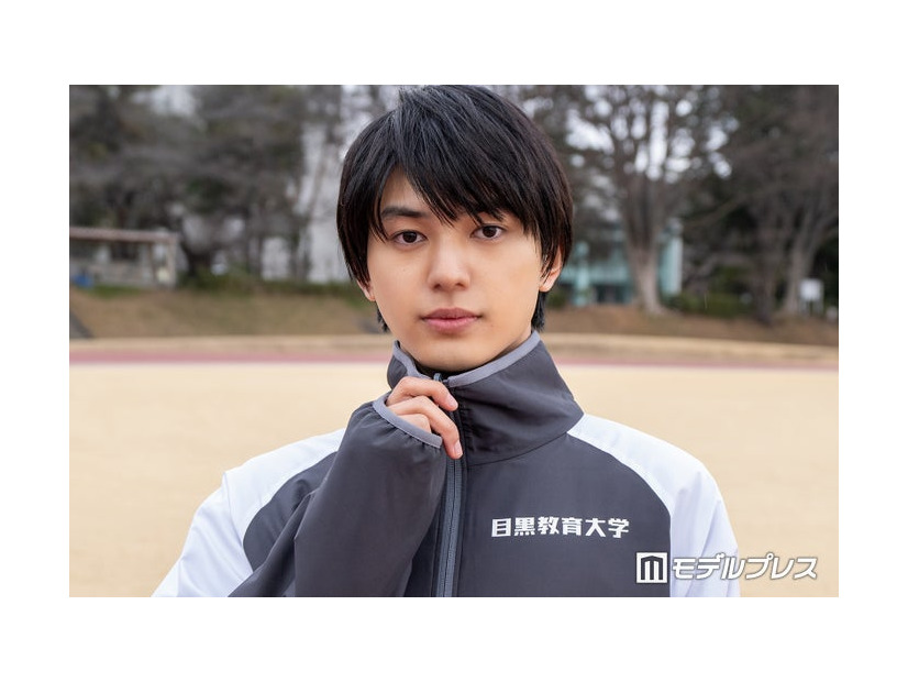 インタビューに応じた荒木飛羽（C）モデルプレス