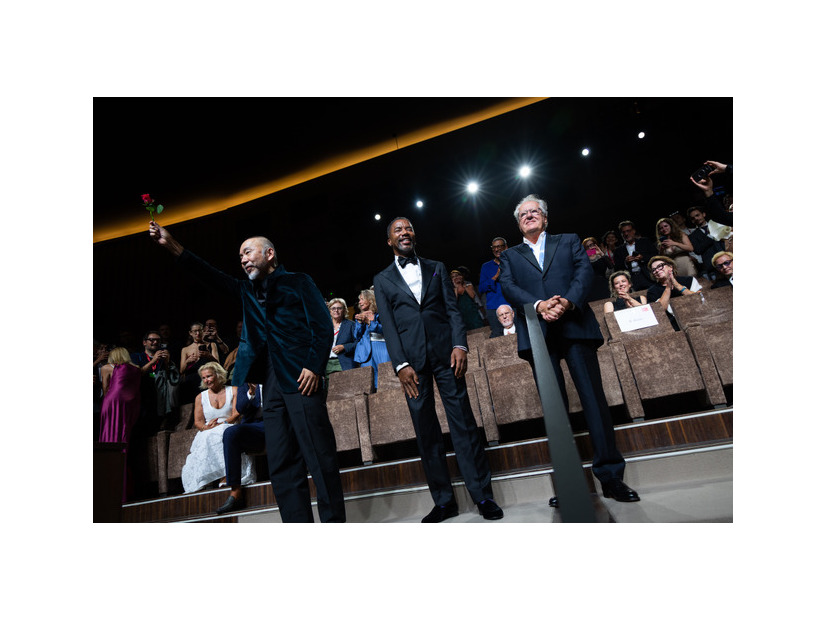 塚本晋也、ロドニー・ヒックス、ジェフリー・ラッシュ『ネルソンさん、あなたは人を殺しましたか?』© Kazuko Wakayama