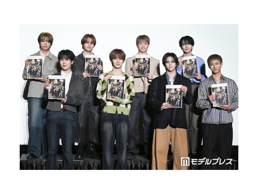 「MAZZEL 1st photobook with ZEAL」発売記念トークショー囲み取材に出席したMAZZEL／（後列左から）TAKUTO、KAIRYU、RYUKI、EIKI（前列左から）HAYATO、NAOYA、RAN、SEITO （C）モデルプレス