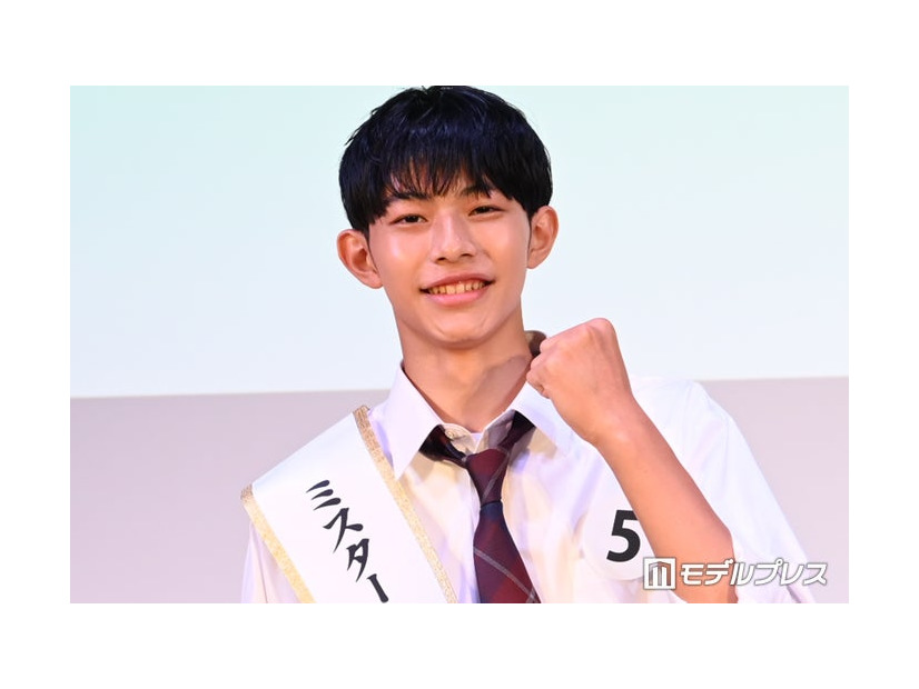 グランプリを受賞した鈴木康聖（C）モデルプレス