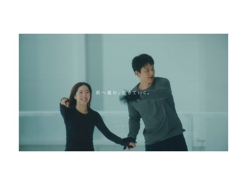 三浦璃来、木原龍一／新ブランドミッションムービー「この肌を、生きるを、愛する。」篇より（提供写真）