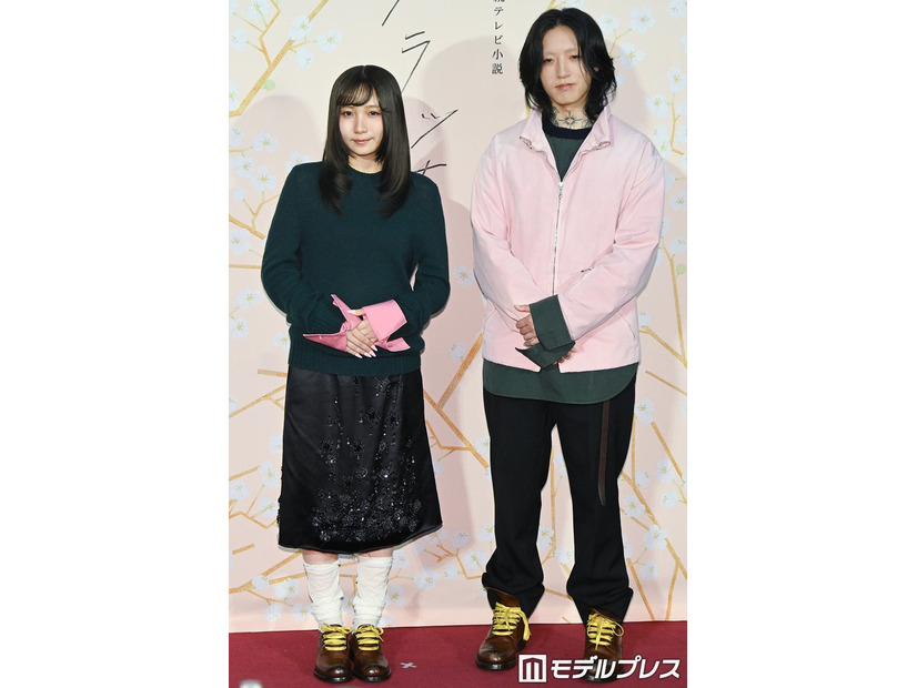 NHK連続テレビ小説「ブラッサム」合同取材会に出席したYOASOBI（C）モデルプレス