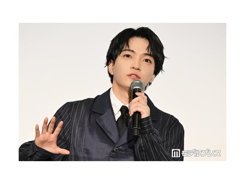 「朝になると浮腫む」「暴飲暴食しても大丈夫な体質になりたい」と切実に願うも泉谷星奈に笑われてしまった西畑大吾（C）モデルプレス