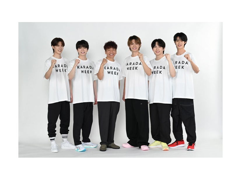 （左から）山中柔太朗、塩崎太智、上田晋也、佐野勇斗、吉田仁人、曽野舜太（C）日本テレビ
